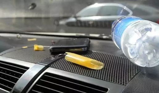 【天嬌用車學(xué)】暴曬后的汽車究竟有多毒？超乎你想象