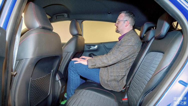 福特發(fā)布PUMA小型SUV官圖，歐式風(fēng)格，造型很有柔和感