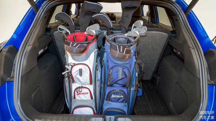 福特發(fā)布PUMA小型SUV官圖，歐式風(fēng)格，造型很有柔和感