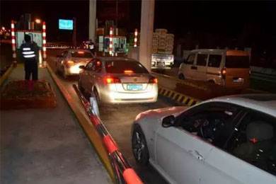 假期高速行駛攻略，看一遍絕對平安！