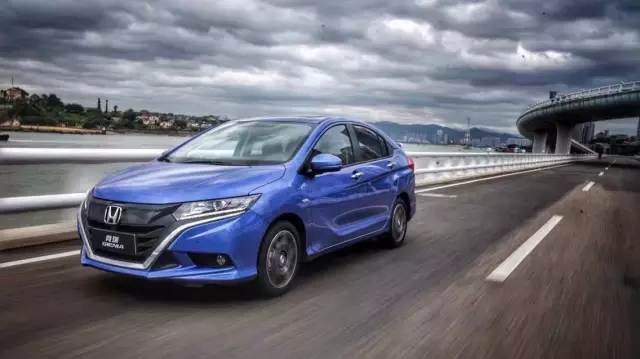 春光明媚，有輛競?cè)穑℅IENIA）更能從容自在