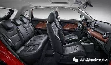 易燃易爆炸！夏天在車?yán)锓胚@些東西絕對(duì)是奪命炸彈！