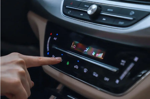 用車百科｜夏天車內(nèi)開(kāi)空調(diào)的五個(gè)誤區(qū)，你中了幾個(gè)？